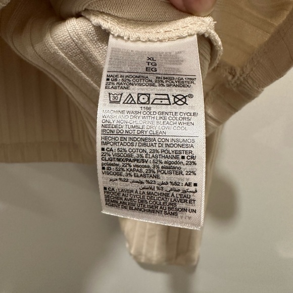 NWT OLD NAVY cropped rib mock neck top - Picture 3 of 3